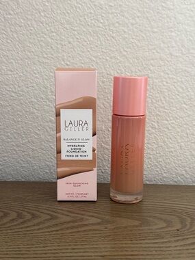 Laura Geller Hydrating Liquid Foundation - Medium